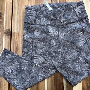 Lululemon cropped leggings.